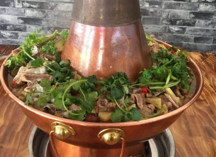 火锅店涮羊肉致1家14口中毒(涮羊肉如何预防一氧化碳中毒)