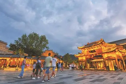 旅游业持续回暖 区域特色助推热点城市出圈 旅游业持续回暖 区域特色助推热点城市出圈