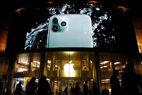 苹果“王炸”新品Vision Pro官宣 iPhone中国销量暴跌30%