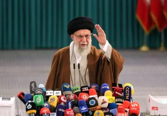 总统遇难将如何影响伊朗政局 伊朗最高领袖哈梅内伊表示国家工作不会受到影响