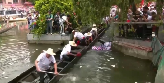 盐步老龙是全国现存最古老龙舟 盐步老龙是拥有592年历史的龙舟