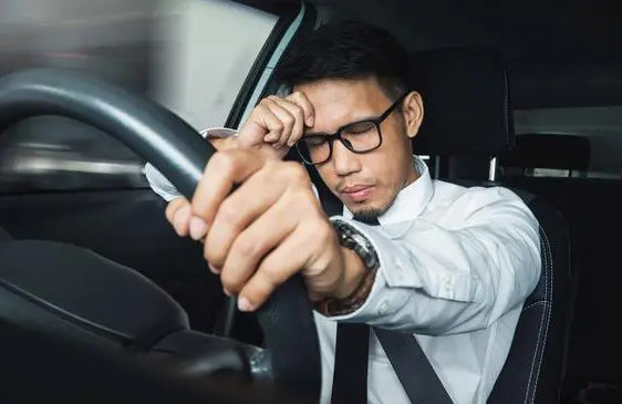 男子为止腰疼喝酒开车被查 别把“药酒”不当酒