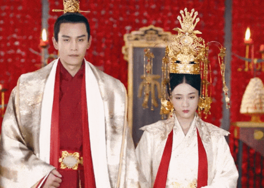 古装剧女主的头上都是“违章建筑” 为什么古装剧爱用大型头饰