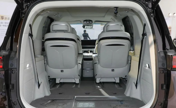 东风风行星海V9上市外观很霸气，7座侧滑门纯电续航200km