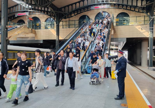 黑龙江将开行今年首趟中俄跨境游专列 预计6月10日将达到客流高峰