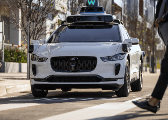 Waymo自动驾驶出租车撞上电线杆 Waymo开启第二次召回