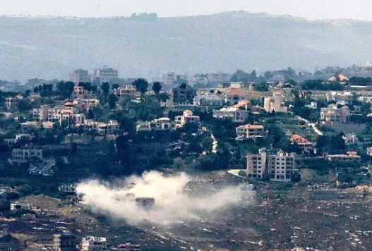 一天内215枚火箭弹射向以色列 巴嫩真主党武装与以色列在边境持续交火