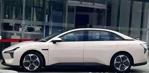 小鹏MONA M03实车曝光 小鹏MONA M03续航里程有多少