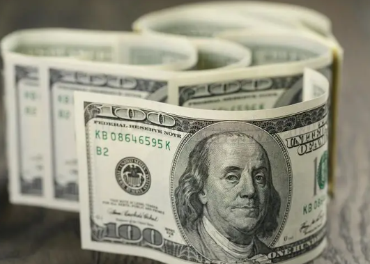 美元兑人民币一夜破7.3 美元连创年内新高何时换美元更何适