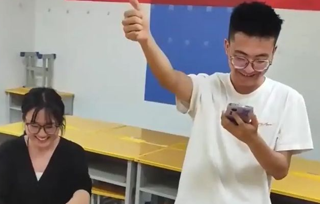 超越自我 男生复读一年高考成绩涨380分