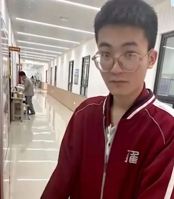 超越自我 男生复读一年高考成绩涨380分