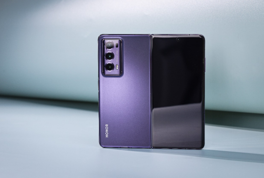 荣耀Magic V3四色公布 挑战折叠屏轻薄新高度 荣耀Magic V3四色公布 挑战折叠屏轻薄新高度