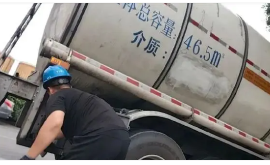 人民日报:油罐混用怎敢成公开的秘密 食品领域信任最易失去