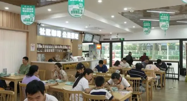 上海一社区食堂推出剩菜盲盒 10元三种菜保证新鲜