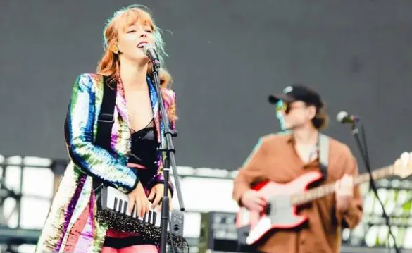 歌手官宣袭榜歌手为Lenka Lenka曾在国内多地举办过巡演