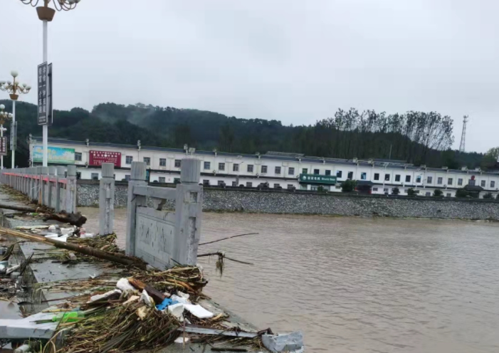 河南南阳出现特大暴雨 河南5地上榜全国降水量前十!