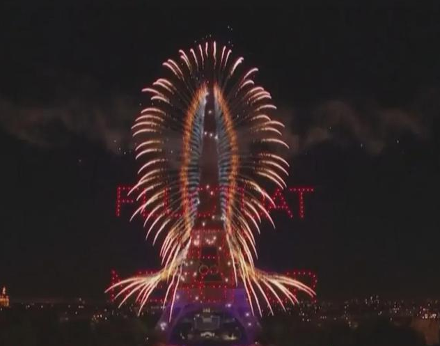 1100架中国无人机挂载冷烟花,在巴黎奥运烟花表演 1100架中国无人机挂载冷烟花,在巴黎奥运烟花表演