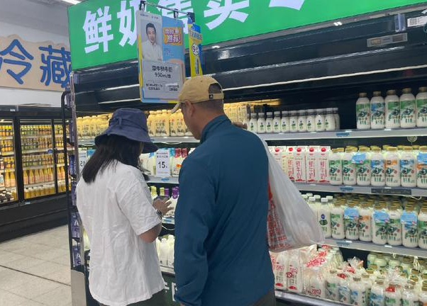 奶价连跌27个月 奶价下滑原奶行业亏损面超过8成 奶价连跌27个月 奶价下滑原奶行业亏损面超过8成