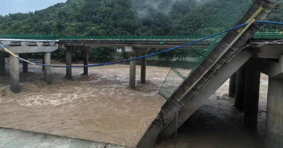 陕西公路桥梁垮塌，事故现场已搜寻到15具遇难者遗体