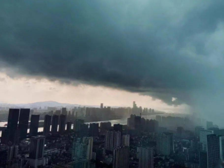 台风暴雨高温多预警齐发 局地有大暴雨或特大暴雨!