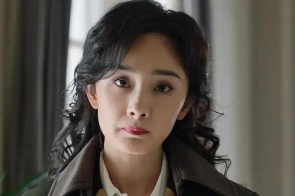 杨幂挑战农村妇女角色遭吐槽 看不出半点农村妇女的样子