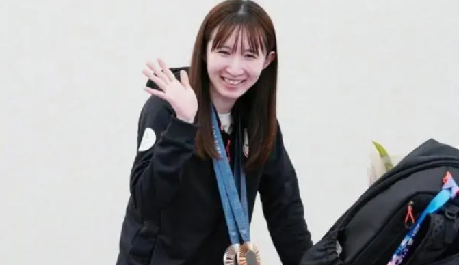 张本智和回国遭暴击没鲜花零奖金 日乒一姐获奖400万日元 张本智和回国遭暴击没鲜花零奖金 日乒一姐获奖400万日元