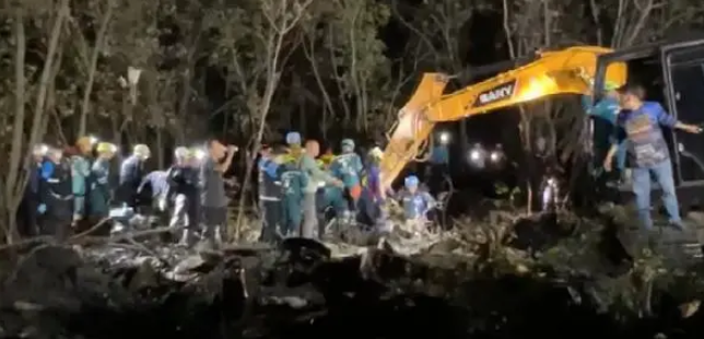 泰国一小型飞机坠毁 机上有5名中国游客年龄最小12岁