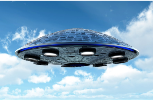 北京上空出现疑似不明飞行物 形状像飞碟有三个光圈