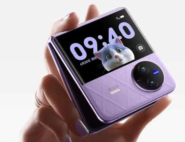 华为三折叠手机预订量破200万 被炒到溢价高达上万元