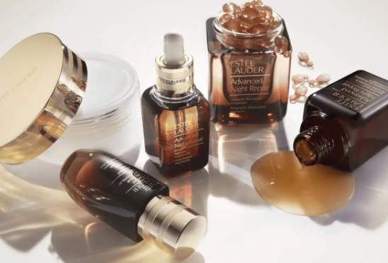 雅诗兰黛遭小型收购 雅诗兰黛净利润大跌61% 雅诗兰黛遭小型收购 雅诗兰黛净利润大跌61%