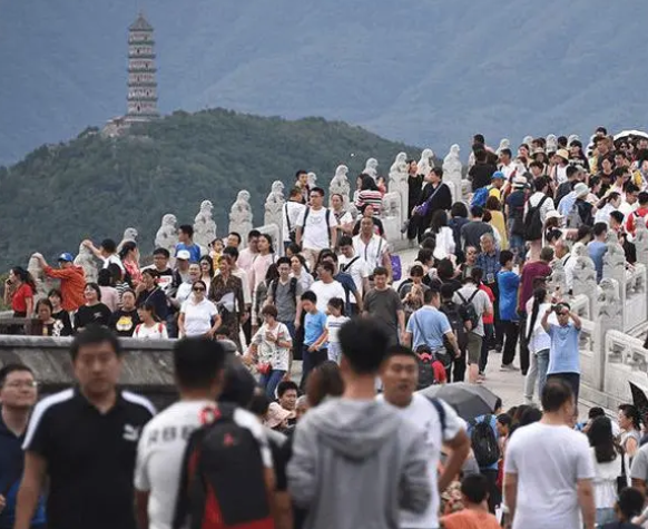 假期出行热！中秋假期出行人数超6.2亿人次