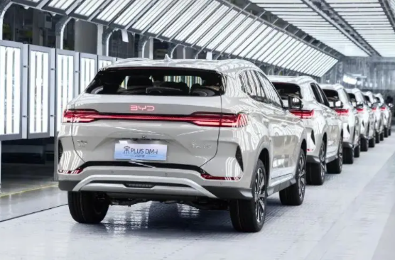 新能源车首次迈过百万辆大关 零售渗透率升至54%