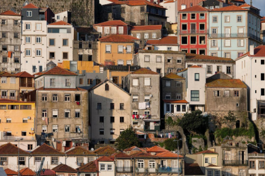 葡萄牙数千人抗议房价飙升 直接“闹”到欧盟总部!