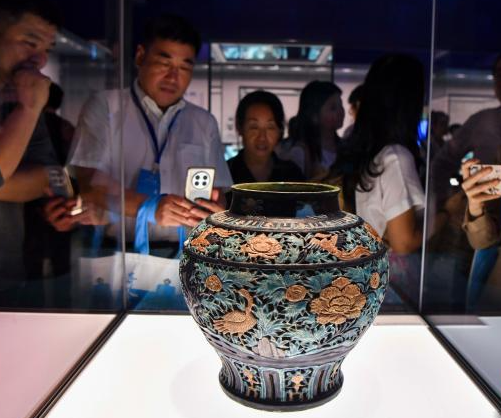 南海西北陆坡一二号沉船出水文物首展 是中国古代海上丝绸之路贸易往来的重要见证