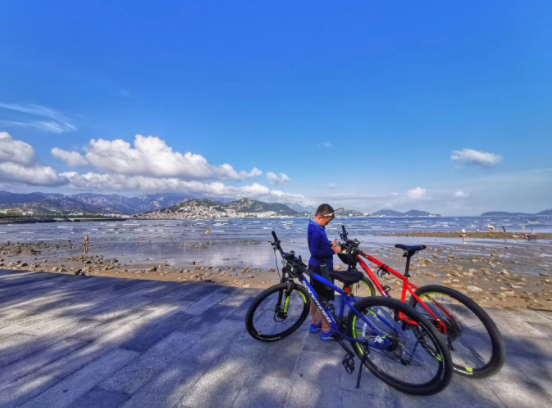 精打细算的年轻人国庆疯狂“穷游” 国庆节省中玩出精彩 精打细算的年轻人国庆疯狂“穷游” 国庆节省中玩出精彩