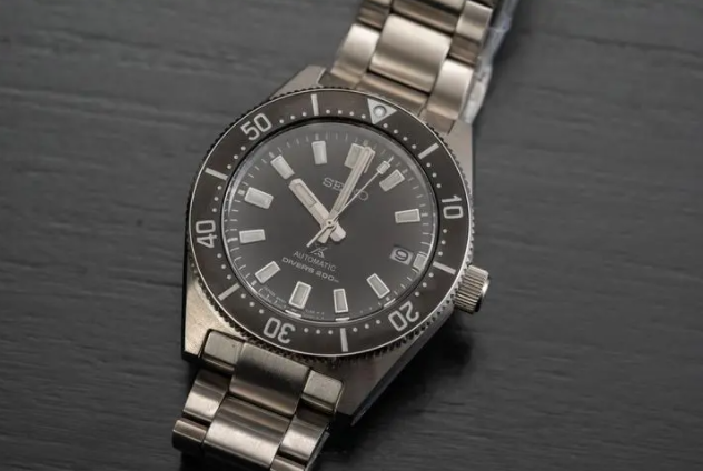 记者误把塔图姆的名表当做儿童玩具表 塔图姆戴40万名表 记者误把塔图姆的名表当做儿童玩具表 塔图姆戴40万名表