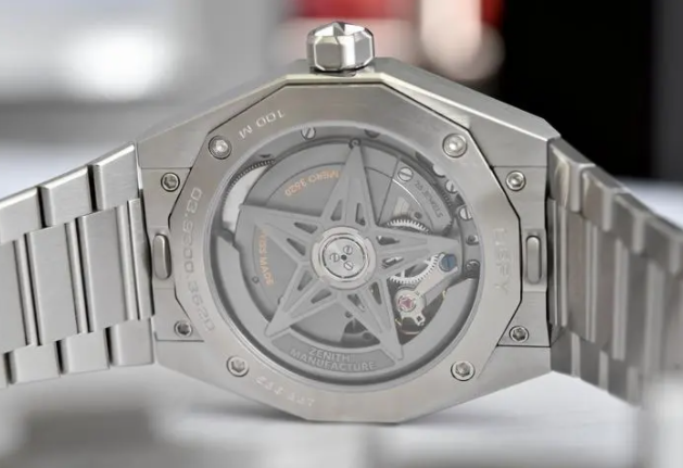 记者误把塔图姆的名表当做儿童玩具表 塔图姆戴40万名表 记者误把塔图姆的名表当做儿童玩具表 塔图姆戴40万名表