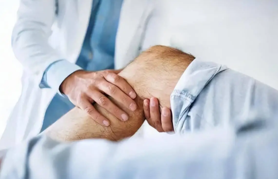 “10后”男孩尿酸值爆表!秋季控制痛风的三妙招