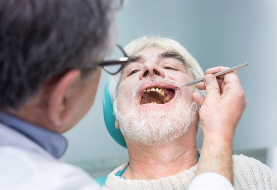 3.2万种植牙咬个黄瓜片牙冠碎了 种牙后就能随意咬硬物? 3.2万种植牙咬个黄瓜片牙冠碎了 种牙后就能随意咬硬物?