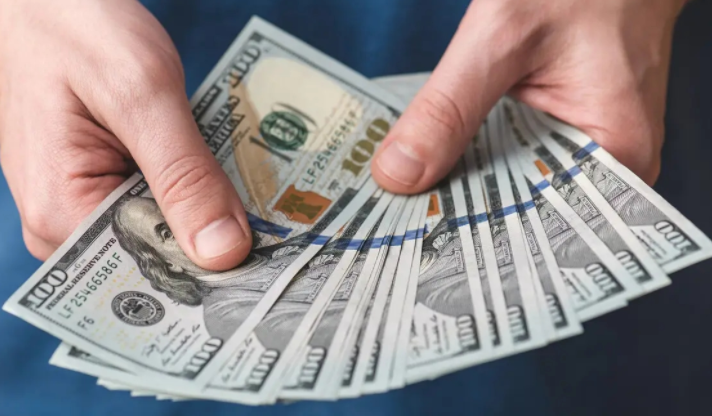 今年全球公共债务将超百万亿美元 全球经济将陷入债务危机?