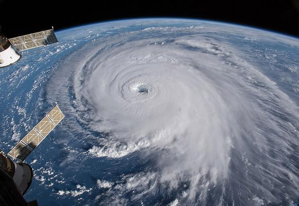 海南多地遭遇特大暴雨 秋台风康妮有多强？