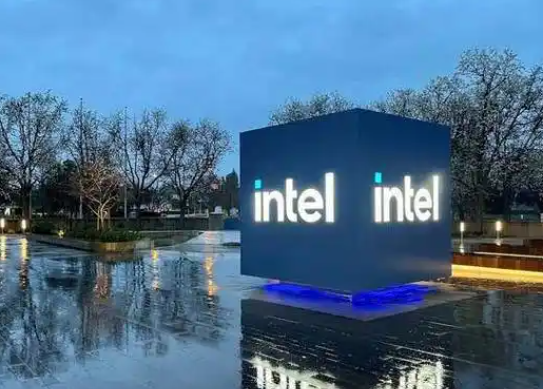 英特尔股价盘后大涨15% 英特尔Q3亏损166亿美元 英特尔股价盘后大涨15% 英特尔Q3亏损166亿美元