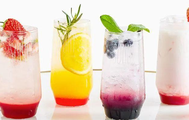 男子为解渴2天喝30瓶饮料 短期摄入过多糖分导致