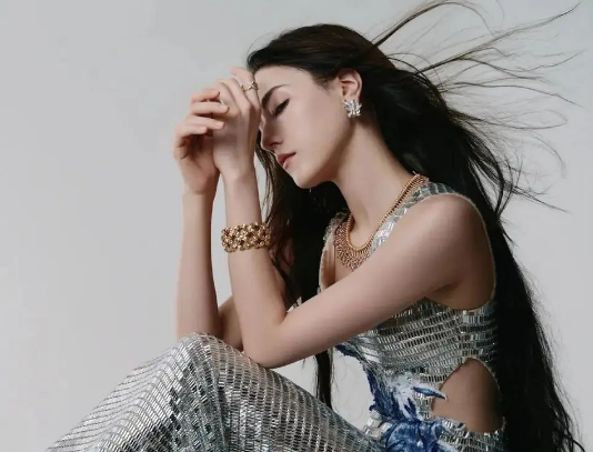 娜然海带精造型 美到出圈燃爆时尚 娜然海带精造型 美到出圈燃爆时尚