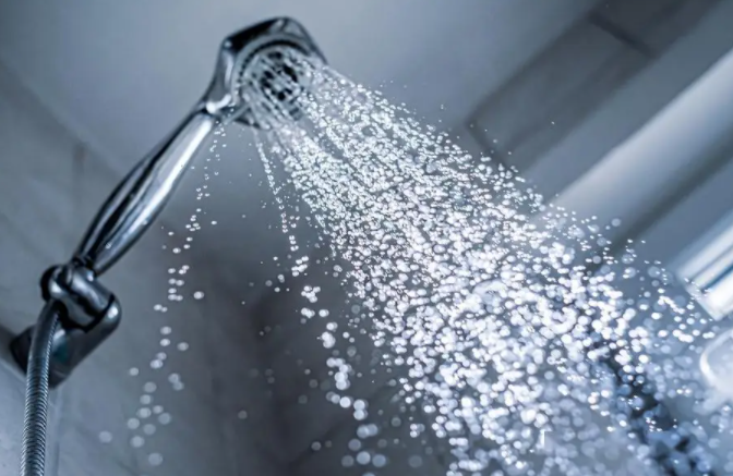 为什么不建议临睡前再洗澡 65岁以上老人这4个时刻洗澡风险大! 为什么不建议临睡前再洗澡 65岁以上老人这4个时刻洗澡风险大!