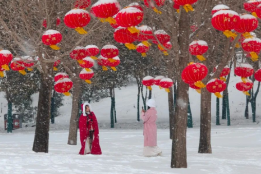 新一轮大范围雨雪即将登场，元宵节北方将现“雪打灯”奇景