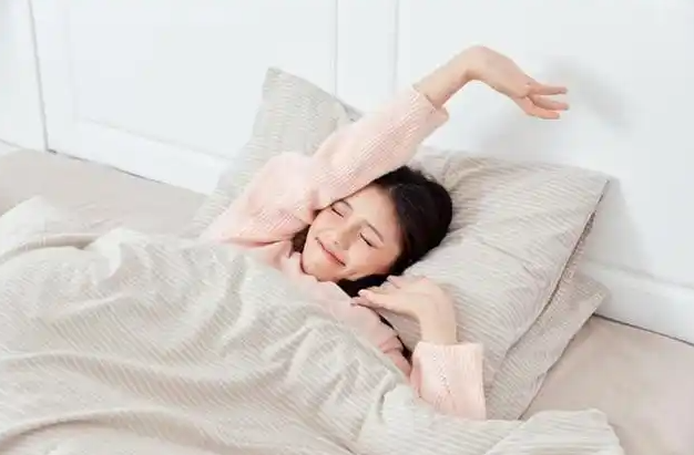 建议睡觉时把手机放1.5米以外 别让手机谋杀你的睡眠