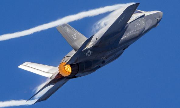 美国F-35战斗机遇到大麻烦 F-35项目很可能被列入裁减名单中
