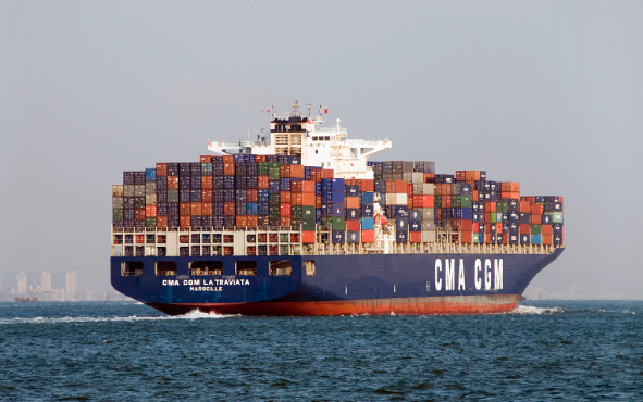 美国“贸易吃亏论”站不住脚 美关税政策终将伤害美国人 美国“贸易吃亏论”站不住脚 美关税政策终将伤害美国人