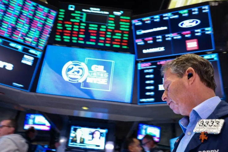 特朗普抨击鲍威尔降息缓慢 国际金价暴涨刷新历史纪录